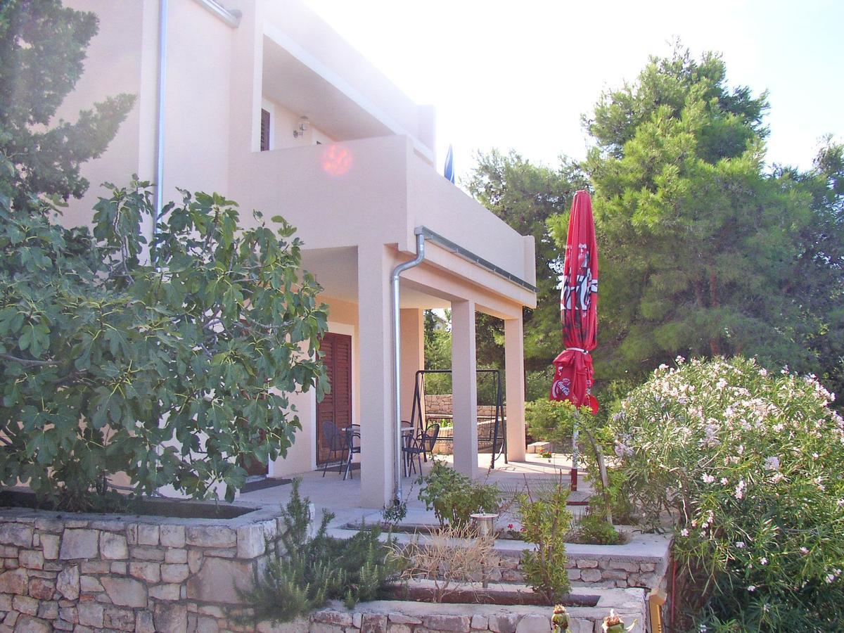Apartments Rina Primosten Bagian luar foto